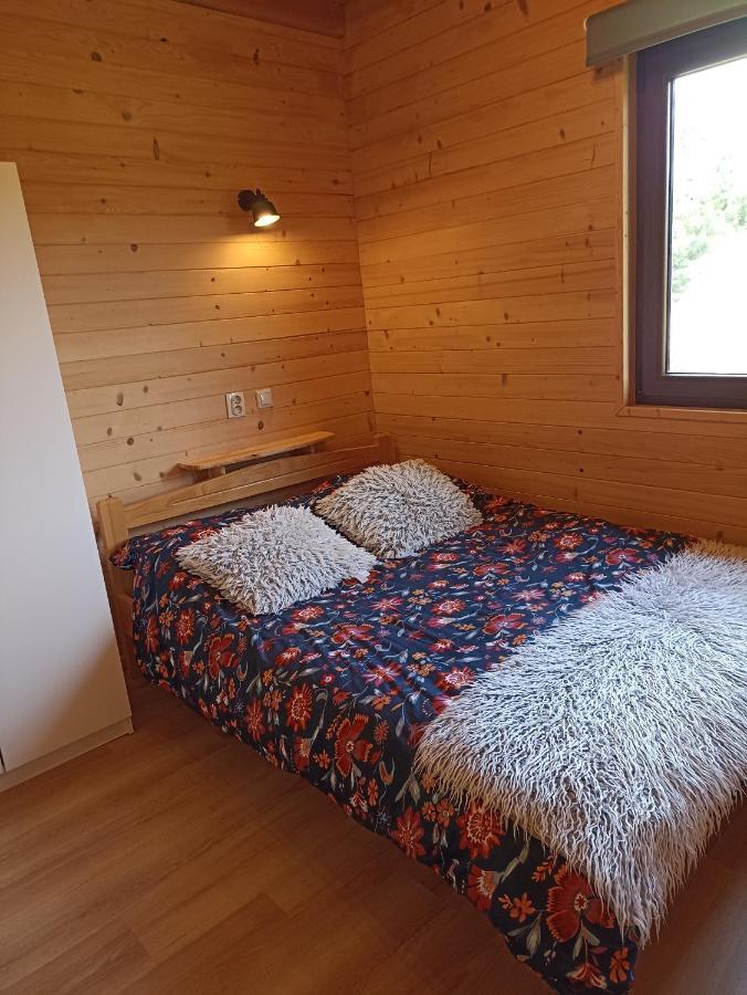 Domki I Apartamenty Nad Jeziorem Solinskim Z Basenem I Widokiem Na Gory Wołkowyja Kültér fotó